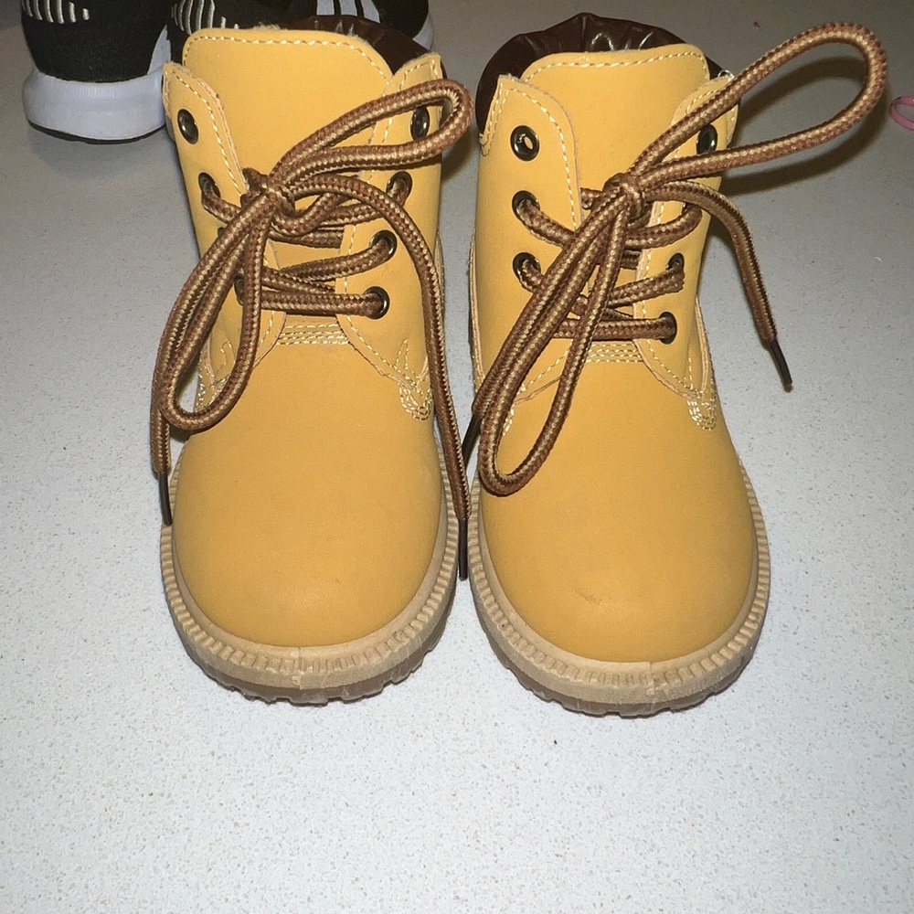 7T kids Timberland boots
